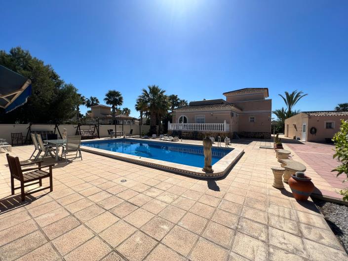 Image No.8-3 Bed Country Property for sale