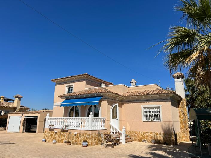 Image No.12-3 Bed Country Property for sale