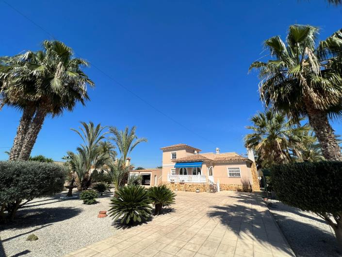 Image No.31-3 Bed Country Property for sale