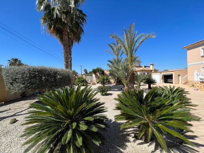 Image No.32-3 Bed Country Property for sale