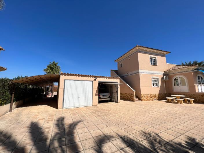 Image No.37-3 Bed Country Property for sale