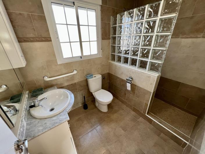 Image No.13-4 Bed Country House for sale