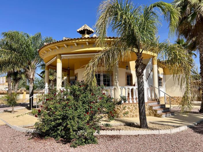 Image No.2-4 Bed Country House for sale