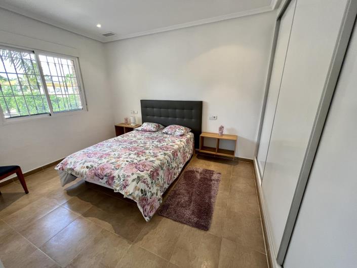 Image No.18-4 Bed Country House for sale