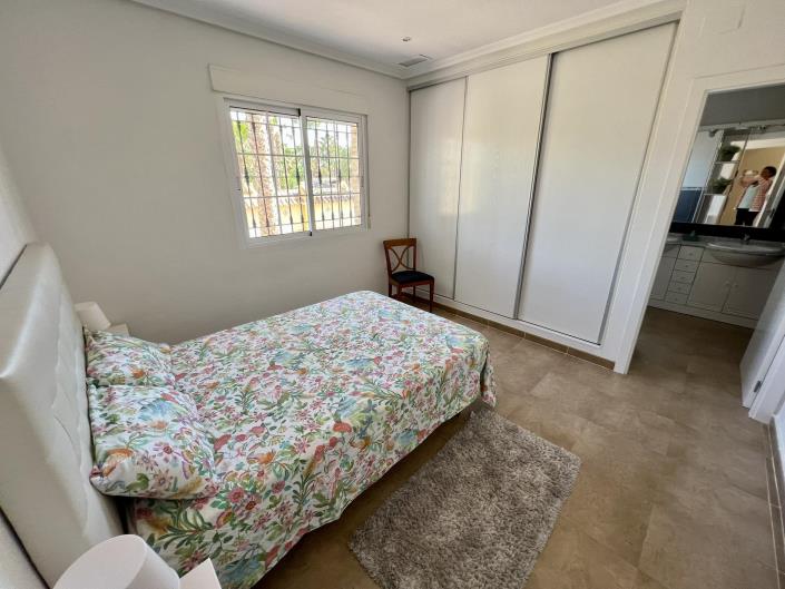 Image No.15-4 Bed Country House for sale