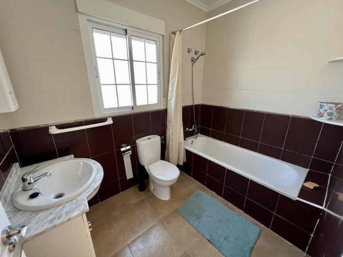 Image No.17-4 Bed Country House for sale