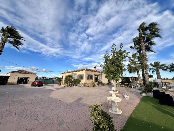 Image No.6-3 Bed Country Property for sale