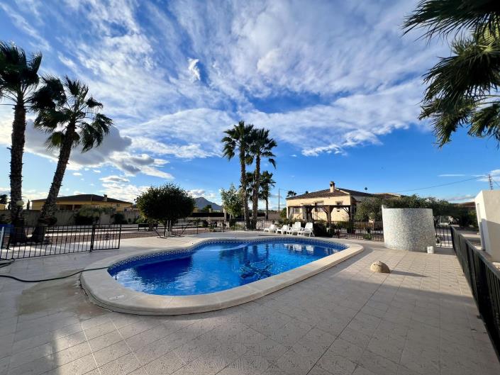 Image No.4-3 Bed Country Property for sale