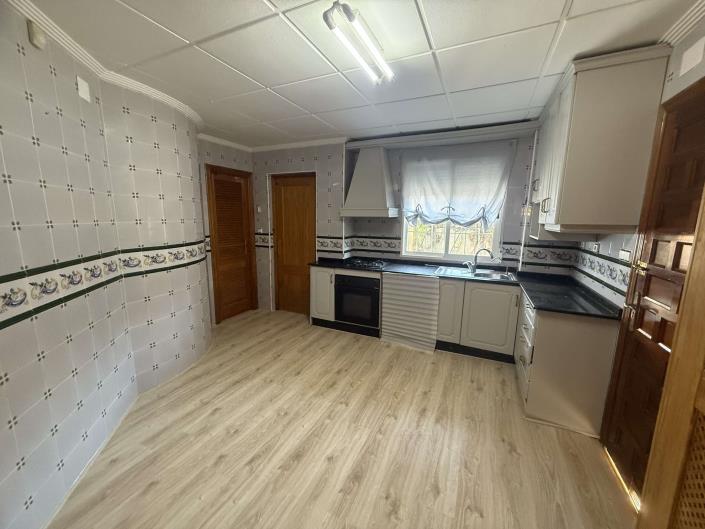 Image No.7-5 Bed Country House for sale