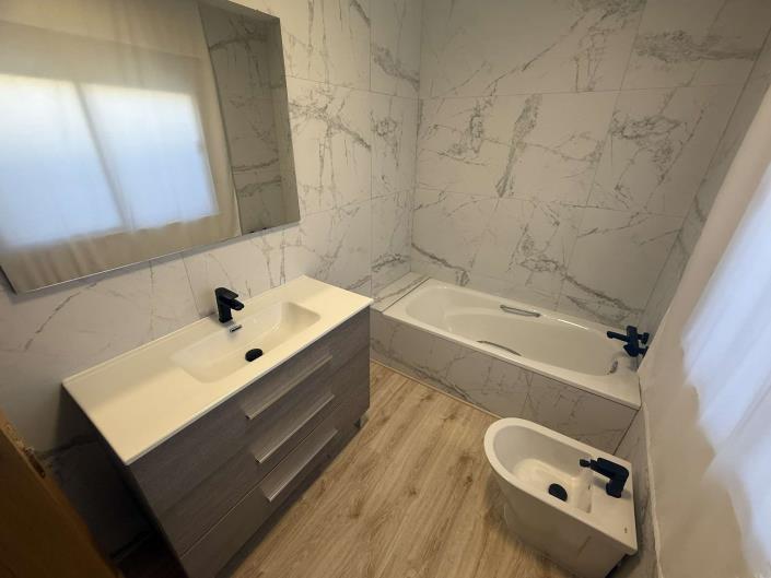 Image No.16-5 Bed Country House for sale