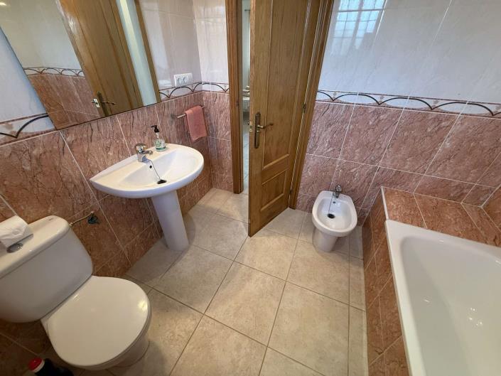 Image No.18-3 Bed Country House for sale