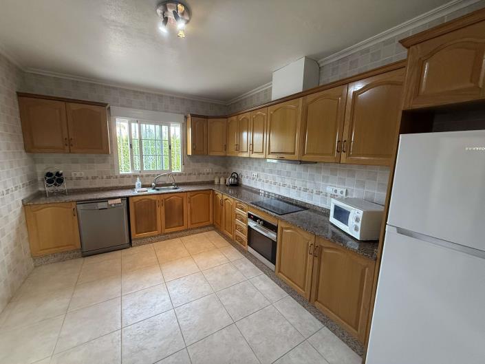 Image No.11-3 Bed Country House for sale