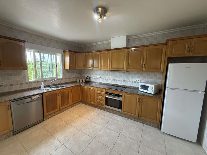 Image No.12-3 Bed Country House for sale