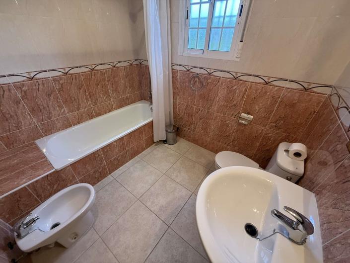 Image No.17-3 Bed Country House for sale