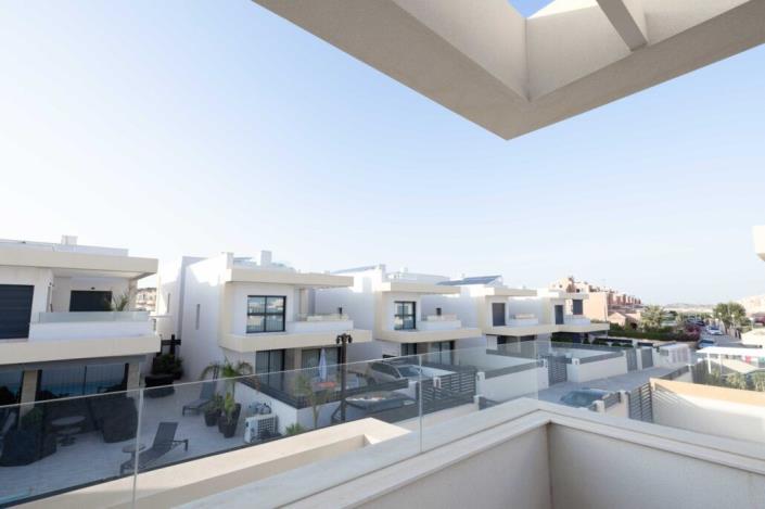 Image No.20-3 Bed Villa for sale