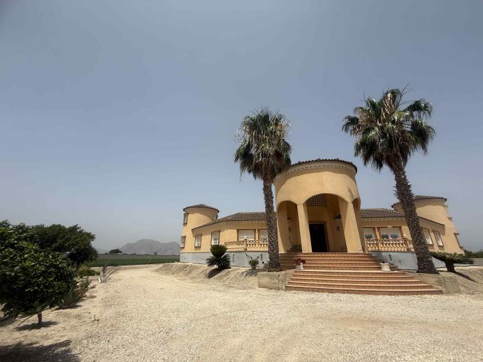 Image No.2-6 Bed Country Property for sale