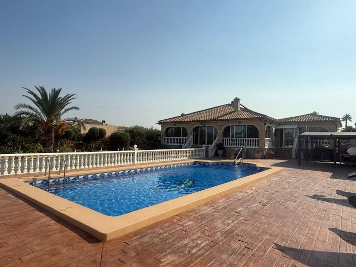 Image No.1-4 Bed Country Property for sale