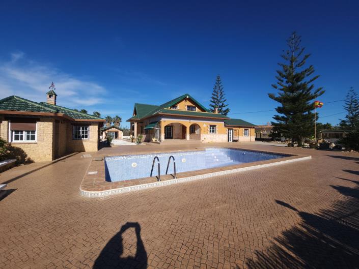 Image No.1-5 Bed Villa for sale