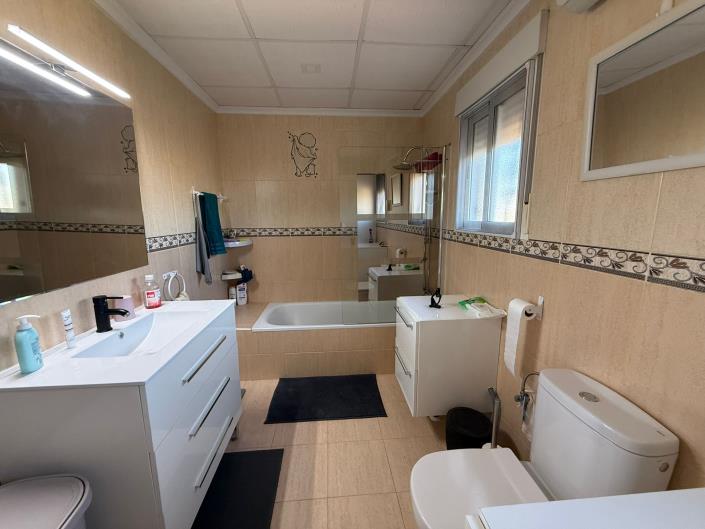 Image No.18-3 Bed Country House for sale