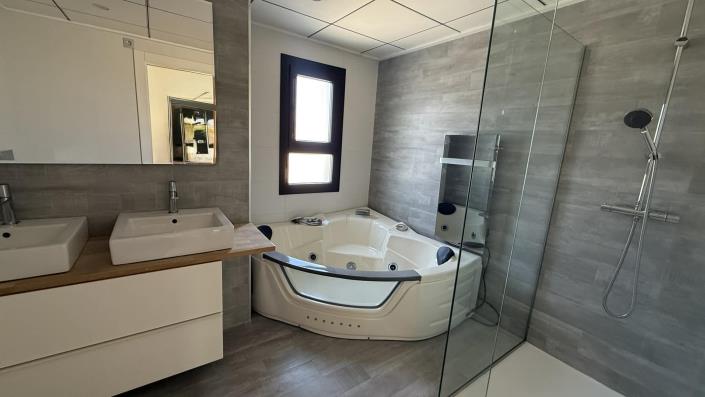 Image No.14-3 Bed Villa / Detached for sale