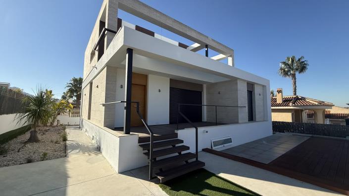 Image No.2-3 Bed Villa / Detached for sale