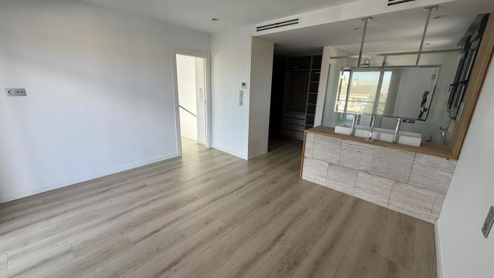 Image No.19-3 Bed Villa for sale