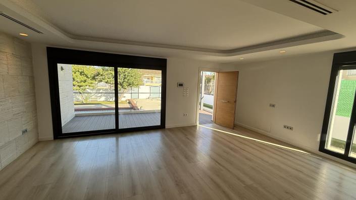 Image No.6-3 Bed Villa for sale