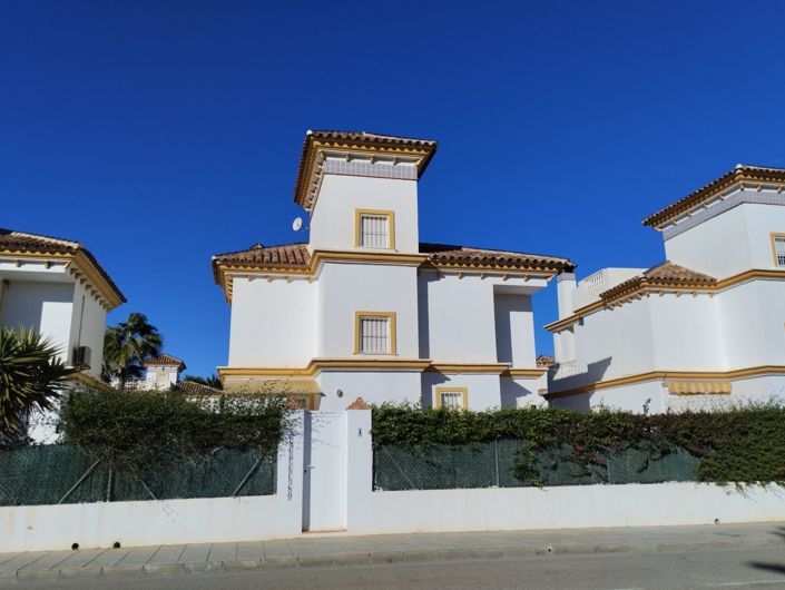 Image No.1-6 Bed Villa for sale