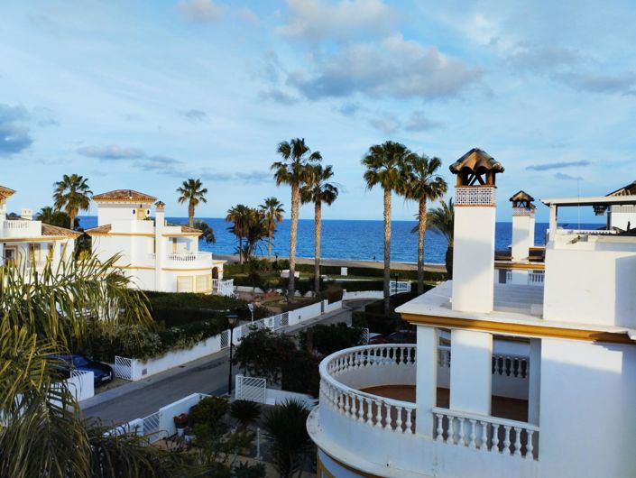 Image No.1-6 Bed Villa for sale