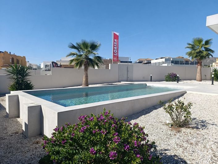 Image No.2-3 Bed Villa for sale