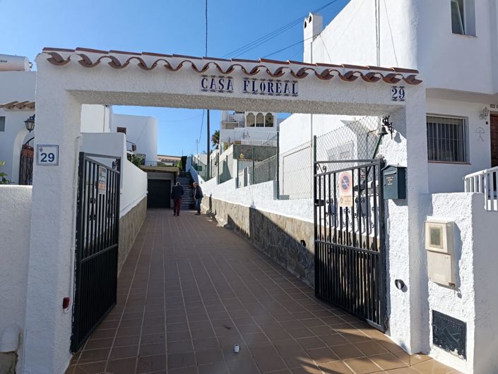 Image No.3-4 Bed Villa for sale