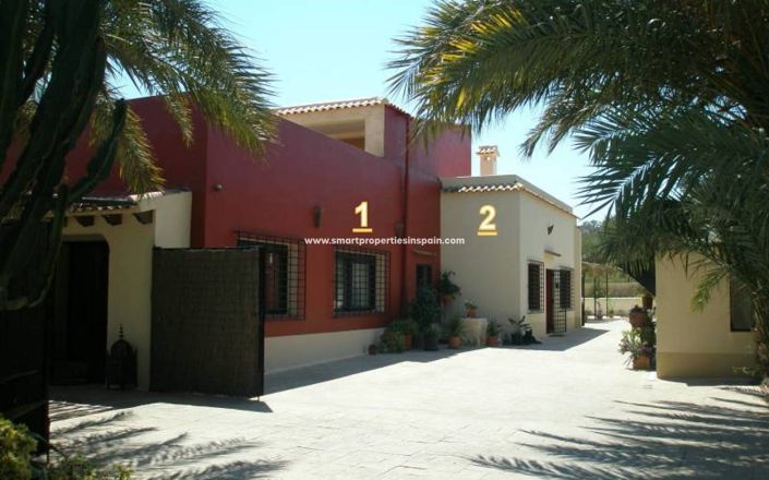 Image No.1-7 Bed Villa for sale