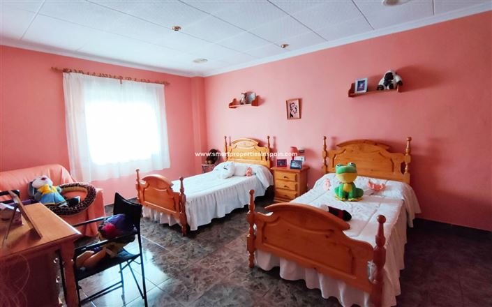 Image No.7-7 Bed Villa for sale