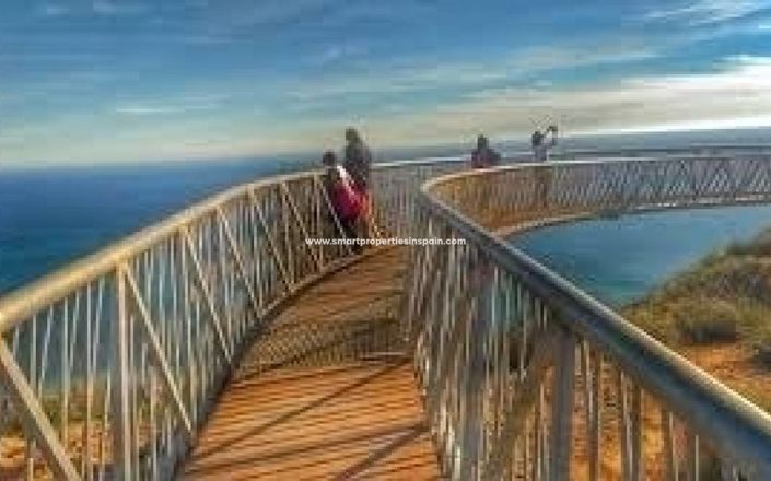 Image No.24-3 Bed Apartment for sale