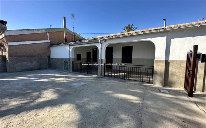 Image No.1-Villa de 4 chambres à vendre à Alicante