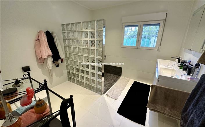 Image No.14-4 Bed Villa for sale