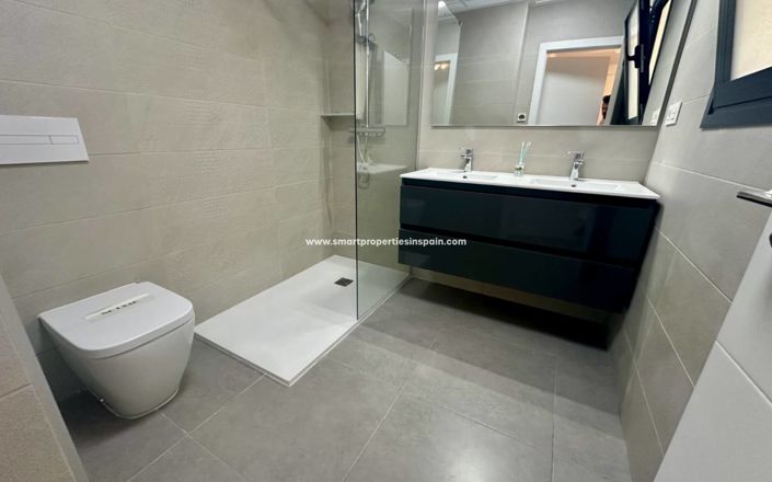 Image No.15-3 Bed Townhouse for sale