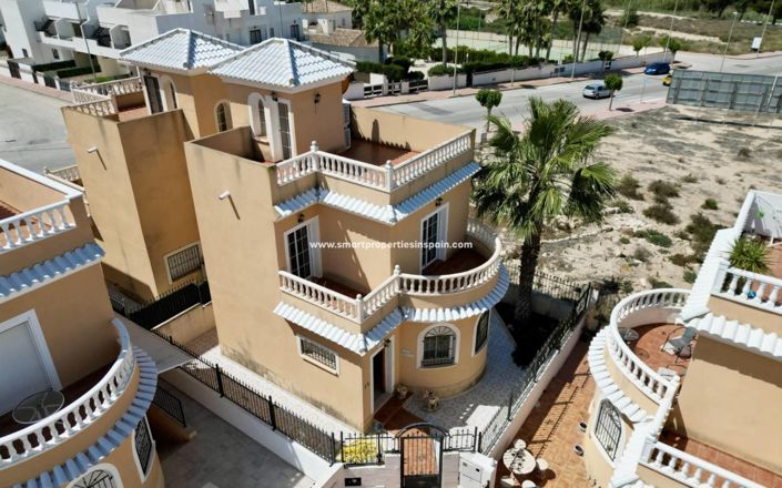 Image No.19-3 Bed Villa for sale