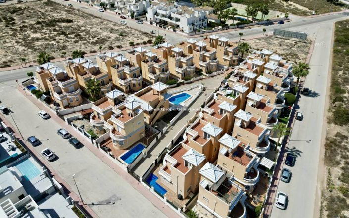 Image No.21-3 Bed Villa for sale