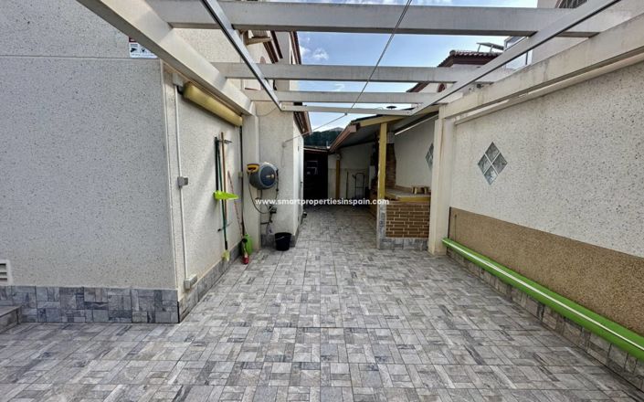 Image No.20-4 Bed Property for sale