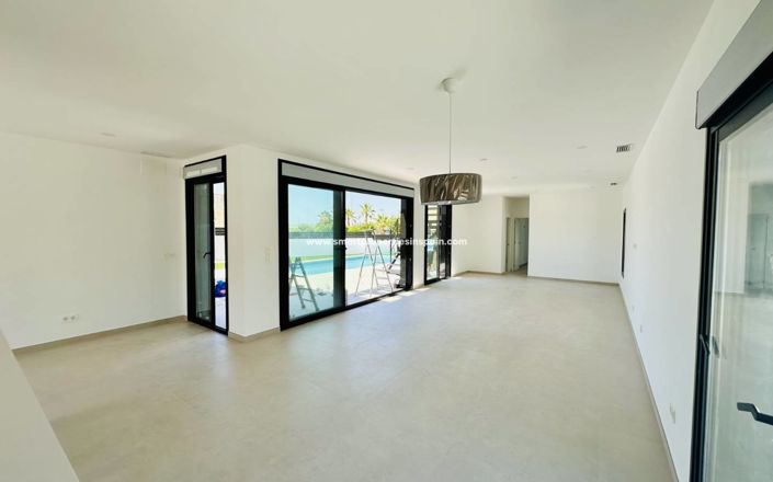 Image No.12-3 Bed Villa for sale