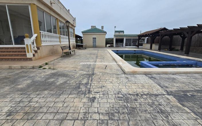 Image No.7-6 Bed Country House for sale