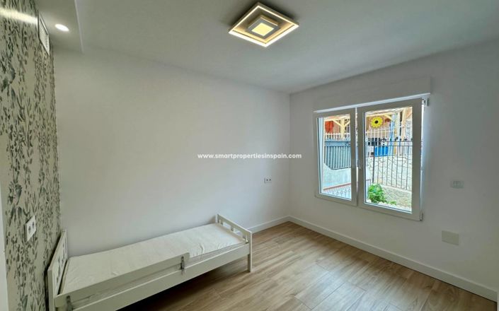 Image No.12-2 Bed House for sale