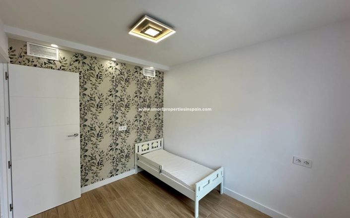 Image No.13-2 Bed House for sale