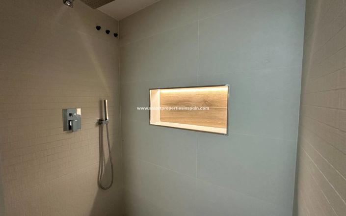 Image No.18-2 Bed House for sale