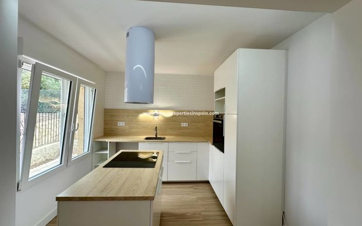 Image No.5-2 Bed House for sale