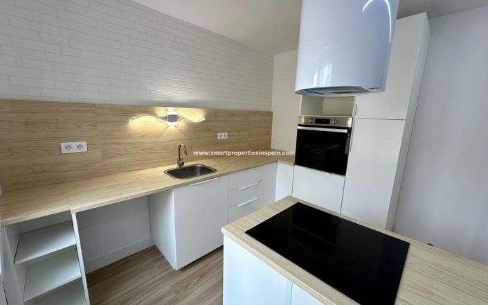 Image No.8-2 Bed House for sale