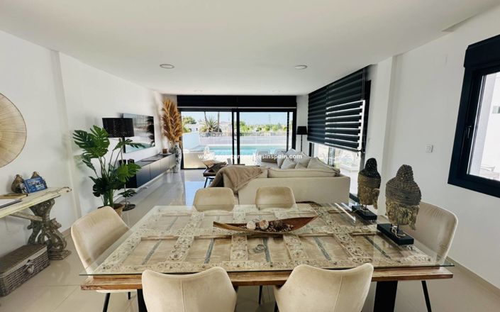 Image No.15-3 Bed Villa for sale