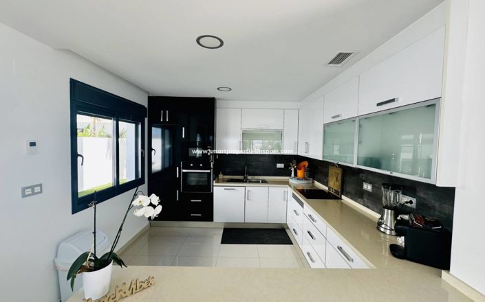 Image No.9-3 Bed Villa for sale