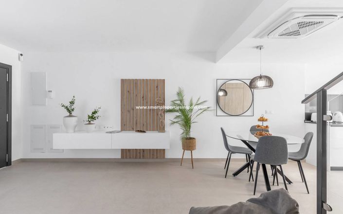 Image No.15-4 Bed Townhouse for sale